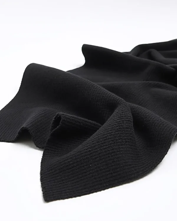 Black knitted scarf