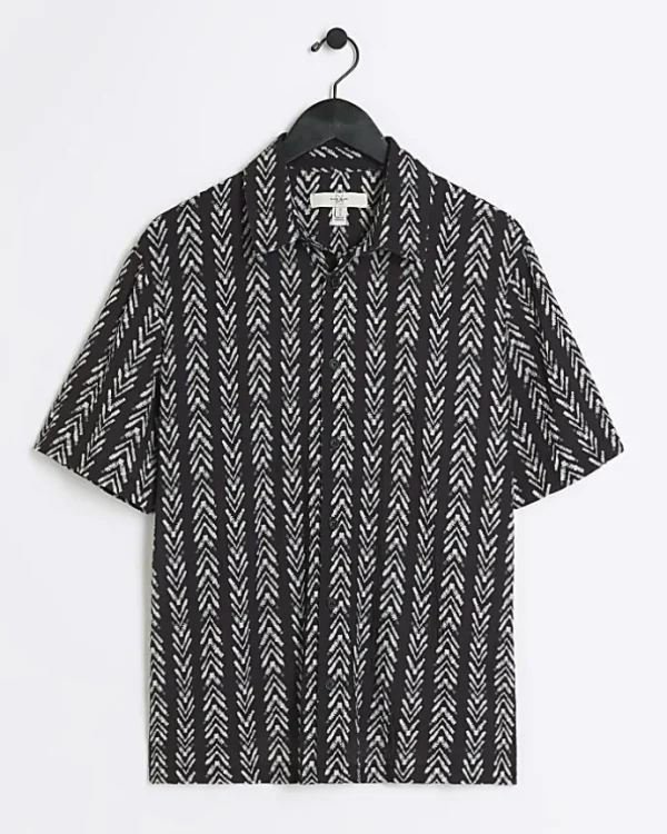 Black regular fit crinkle arrow print shirt