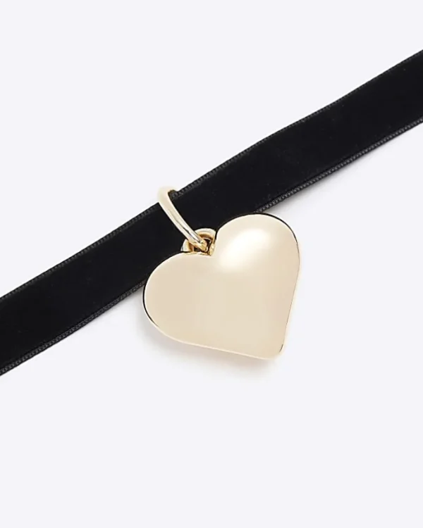 Black velvet heart necklace